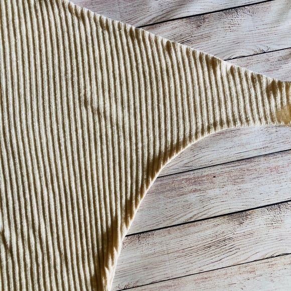 Urban Outfitters Sweater - Picture 7 of 9